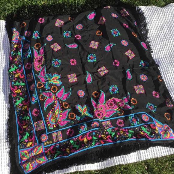 Bob🎭 Mackie Large Silk Fringe Scarf EUC - Picture 3 of 8